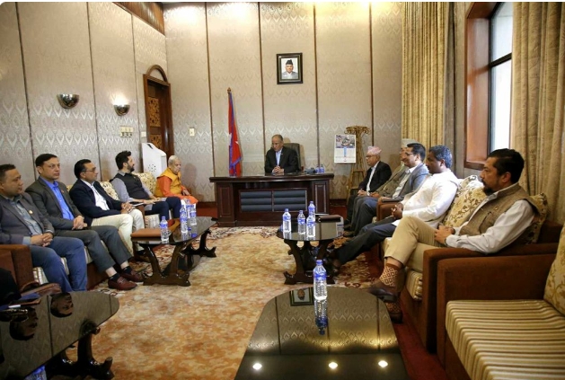 प्रचण्डको आह्वानमा प्रतिपक्षी दलहरूको बैठक बानेश्वरमा जारी