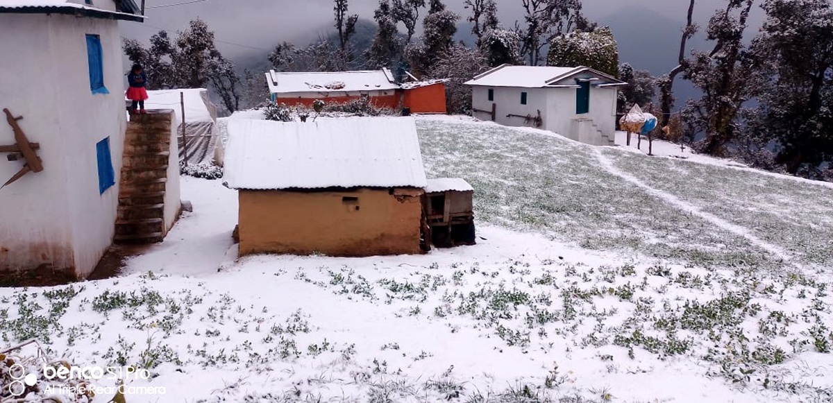 बाजुरा र डोटीमा हिमपात, किसान खुसी