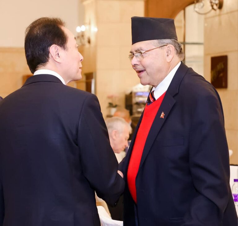 पूर्व प्रधानमन्त्री खनालद्धारा चिनियाँ उपप्रधानमनत्री दिङ छुएश्याङसँग भेटवार्ता