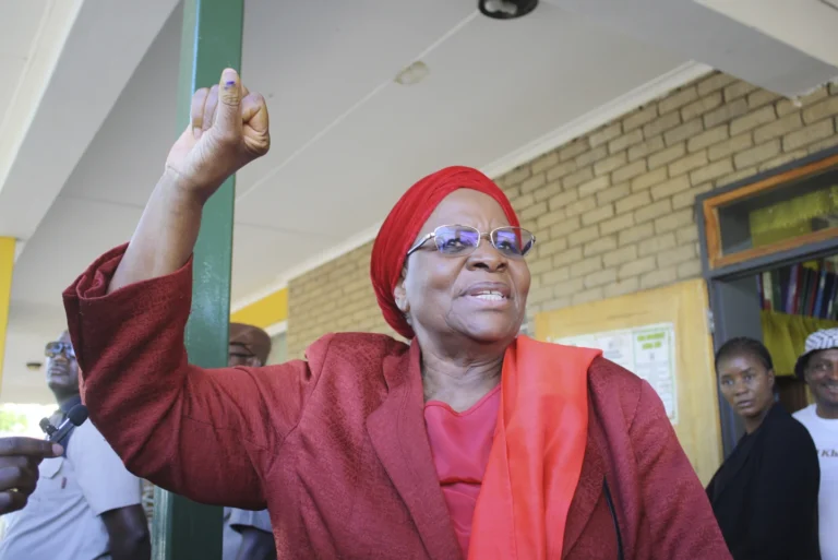 नामिबियाले पायो पहिलो महिला राष्ट्रपति, को हुन् नडैतवाह ?