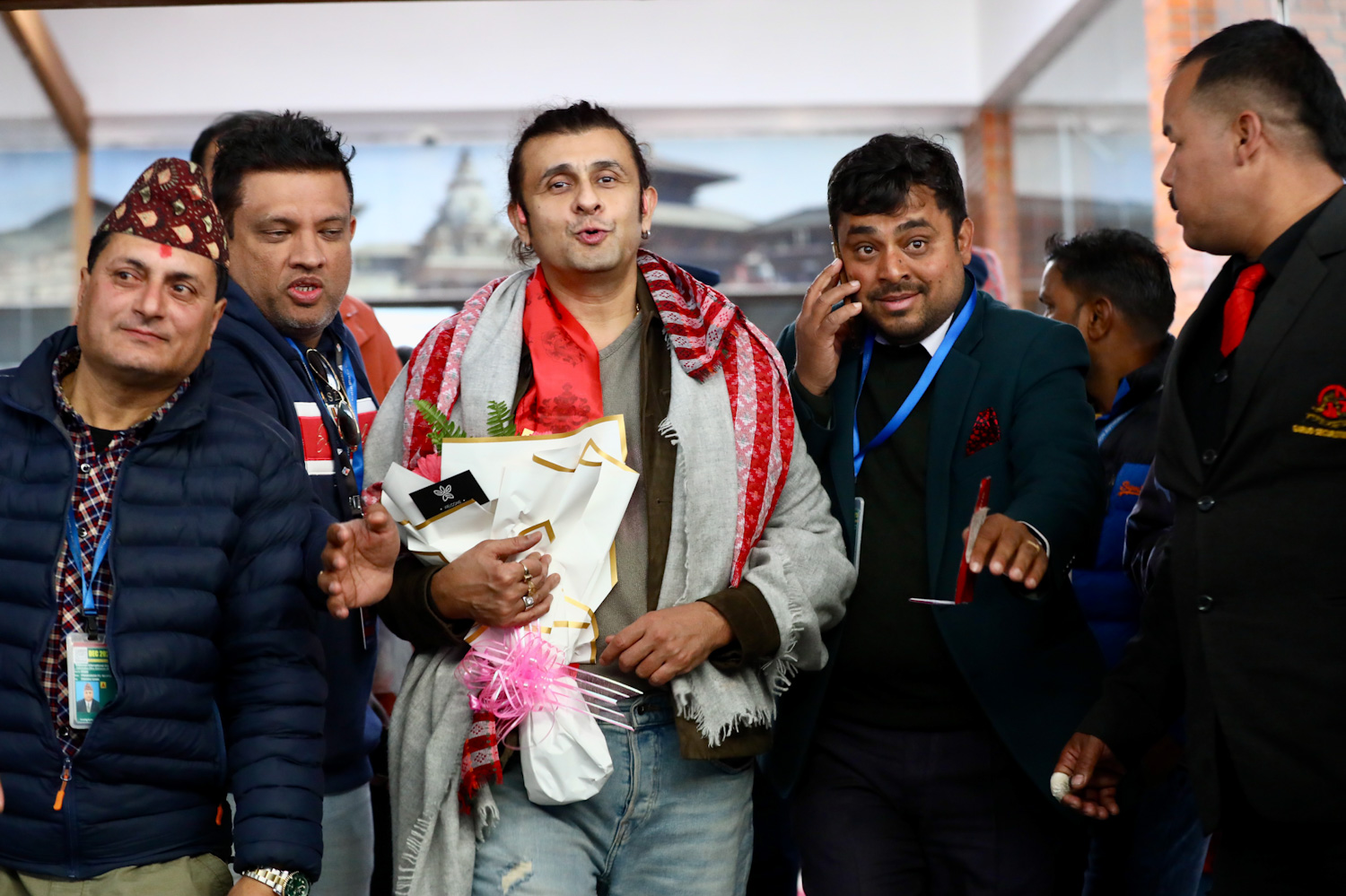 काठमाडौं आइपुगे सोनु निगम