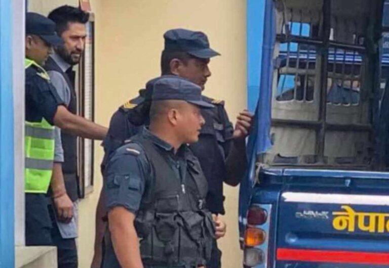 सुतिरहेका लामिछानेलाई मध्येरातमा उठाएर पोखरा पुर्‍याइयो