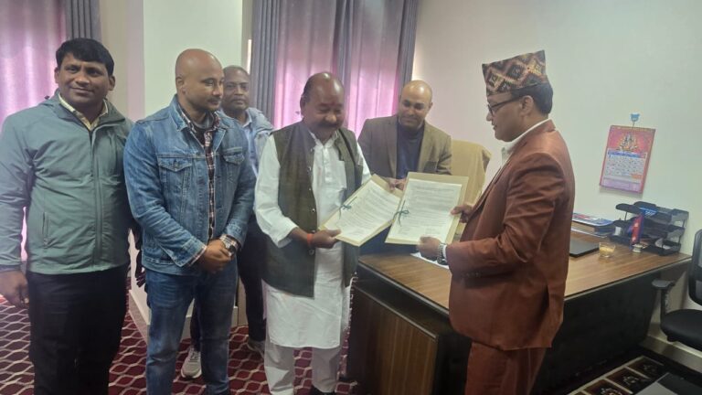 मोतियाविन्दुका बिरामीको निः शुल्क उपचार गर्दै सगरमाथा आँखा अस्पताल