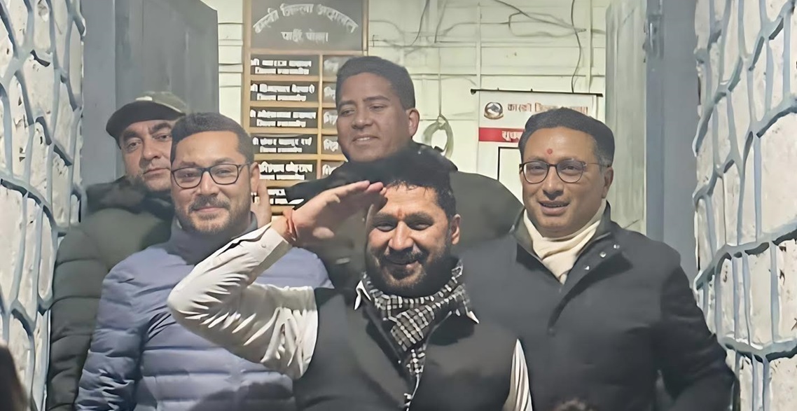 आज काठमाडौँ जिल्ला अदालतमा आफैँ उपस्थित हुँदै रवि लामिछाने