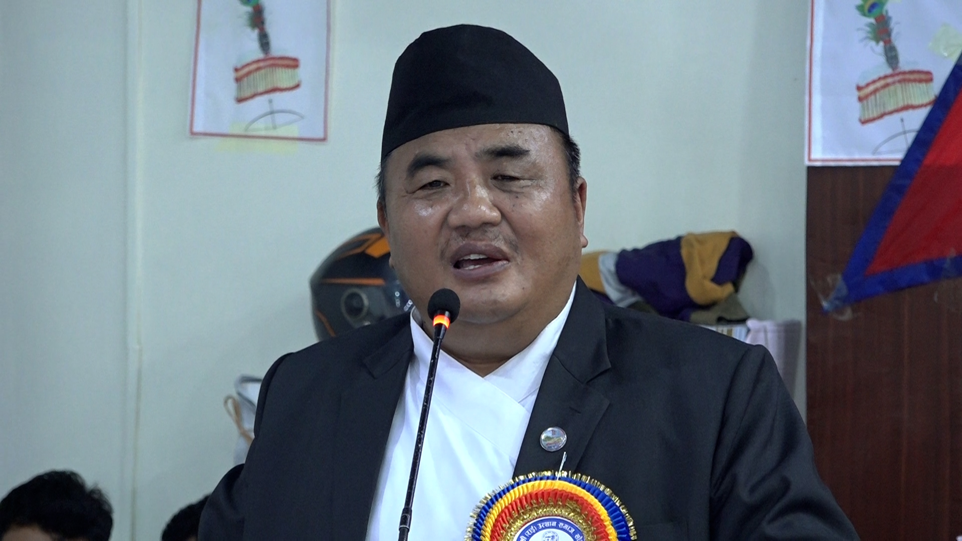 रक्षामन्त्री राई चढेको गाडीले माइतीघरमा मोटरसाइकललाई ठक्कर दियो