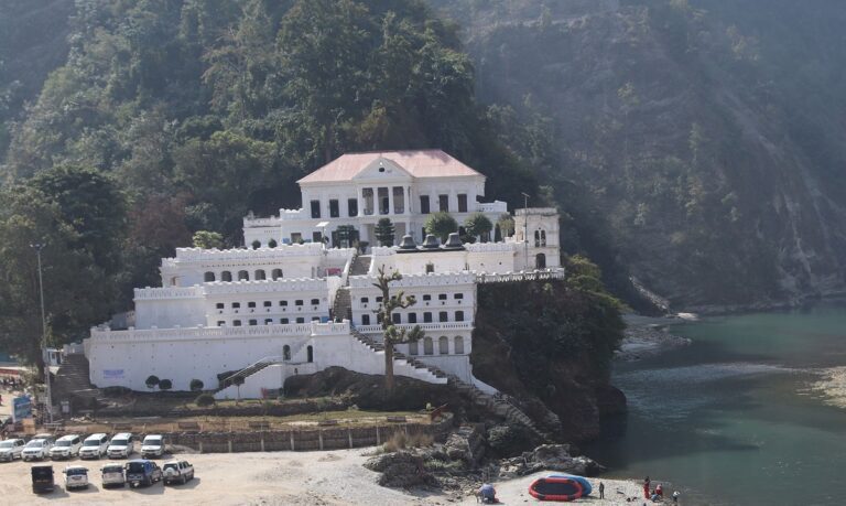 आज रानीमहल पुग्दै प्रेमिल जोडी