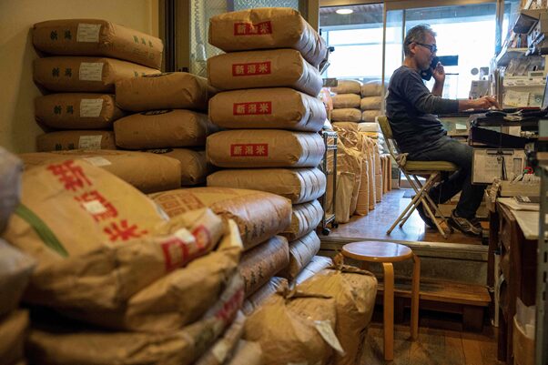 जापानले मूल्य वृद्धिका कारण आपत्कालीन चामल भण्डार जारी गर्ने