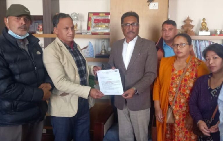 श्रमिकको न्यूनतम तलब २८ हजार हुनुपर्ने माग गर्दै श्रममन्त्रीलाई फेडरेशनको ध्यानाकर्षण पत्र