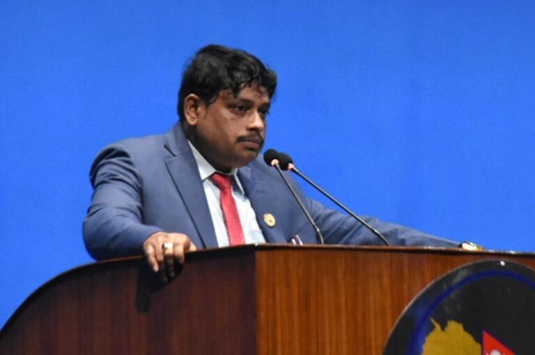 विद्युतीय व्यापार विधेयकसम्बन्धी समितिको प्रतिवेदन पेस