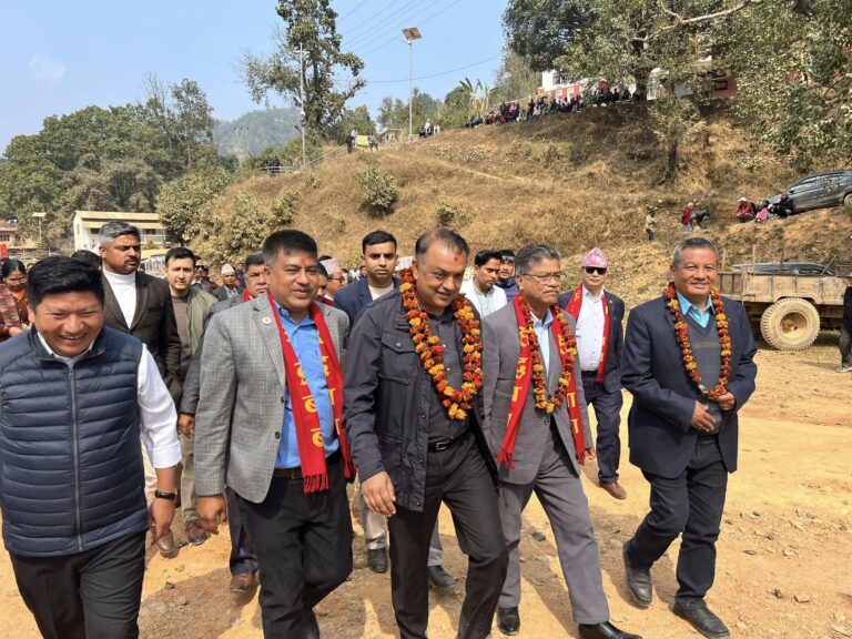 कांग्रेस नेपालबाट गरिवी समाप्त गर्न चाहन्छ, तपाईंको खुत्रुकेको पैसा बढाउन चाहन्छ : गगन थापा