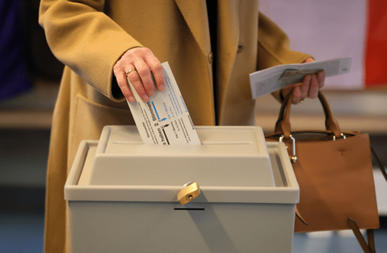 जर्मनीमा सङ्घीय सांसद चयनका लागि मतदान