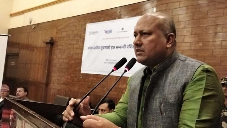 कमला खोलाको दोहन रोक्न मुख्यमन्त्री सिंहद्वारा छापा