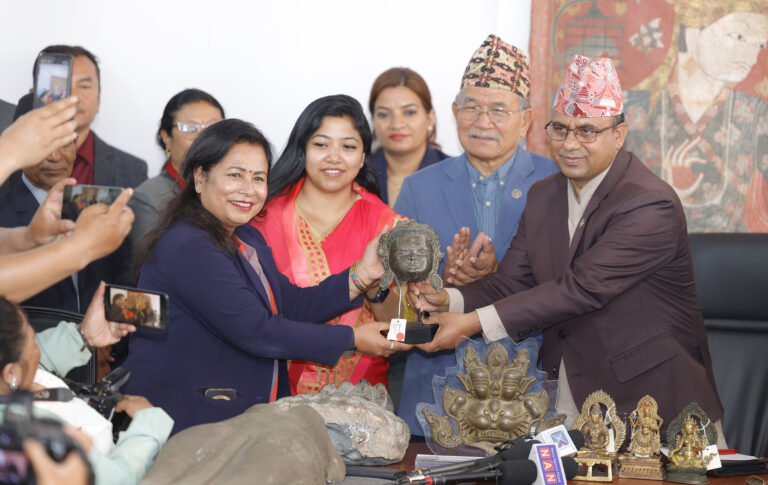 अमेरिकाबाट फिर्ता ल्याइएका २१ वटा मूर्ति स्थानीय तहलाई हस्तान्तरण