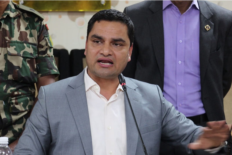 निजी मेडिकल कलेजलाई आठौँ तहको तलब दिन स्वास्थ्य मन्त्रीको निर्देशन: आवासीय चिकित्सकको आन्दोलन चर्किँदै