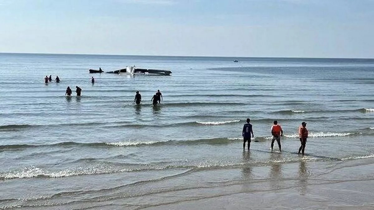 थाइल्यान्डमा एउटा जहाज समुद्रमा खस्यो, ६ जना प्रहरी अधिकारीको मृत्यु