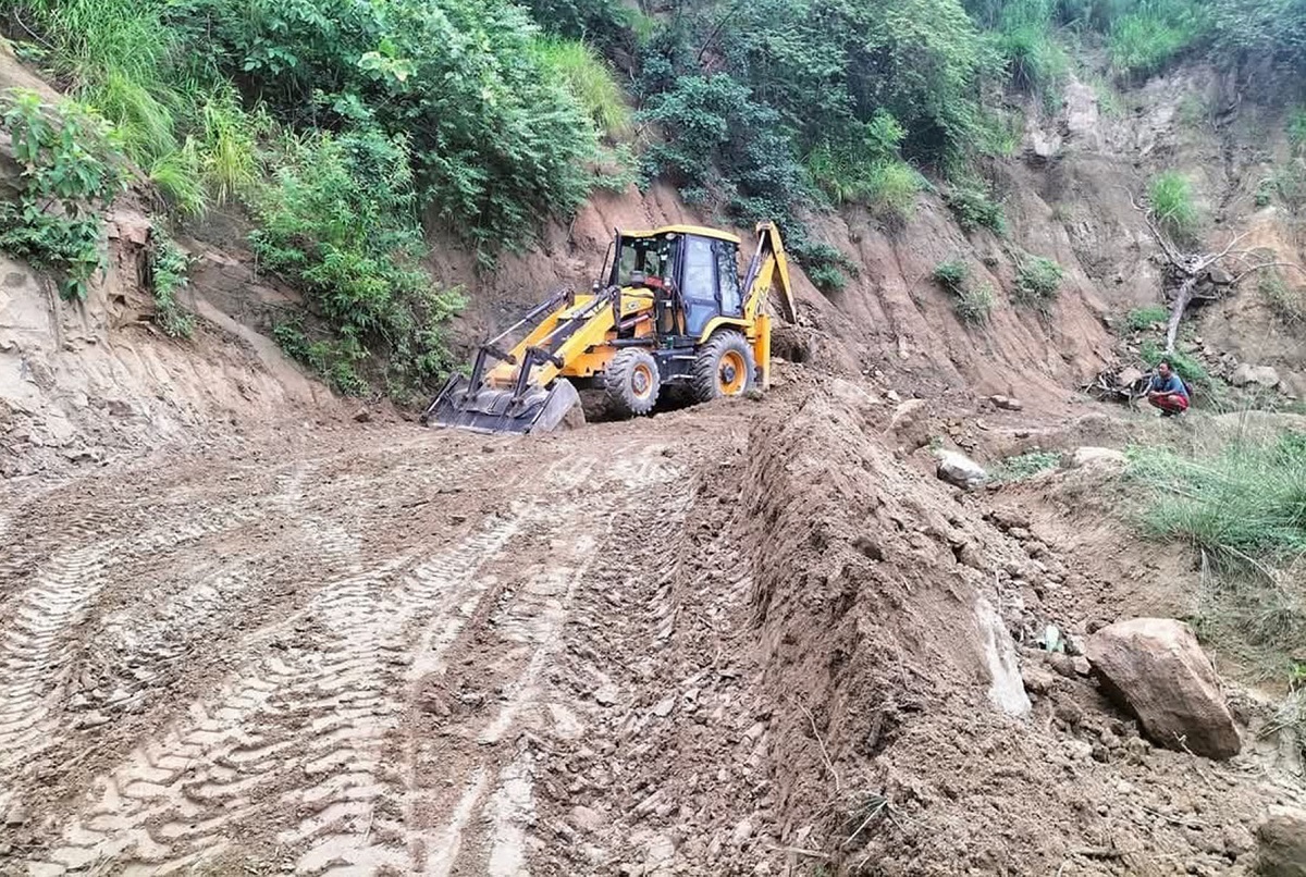 सिरहा-उदयपुरका विकट बस्तीलाई जोड्ने कच्ची ‘ट्रयाक’ खुल्यो