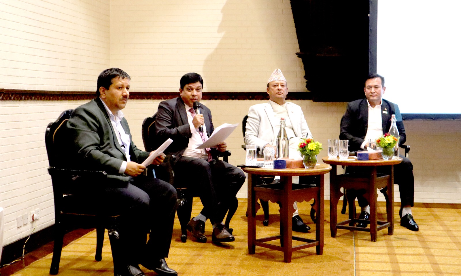 सरकार र निजी क्षेत्रको सहकार्यमा ऊर्जा विकासमार्फत समृद्धि हासिल गर्ने घोषणा