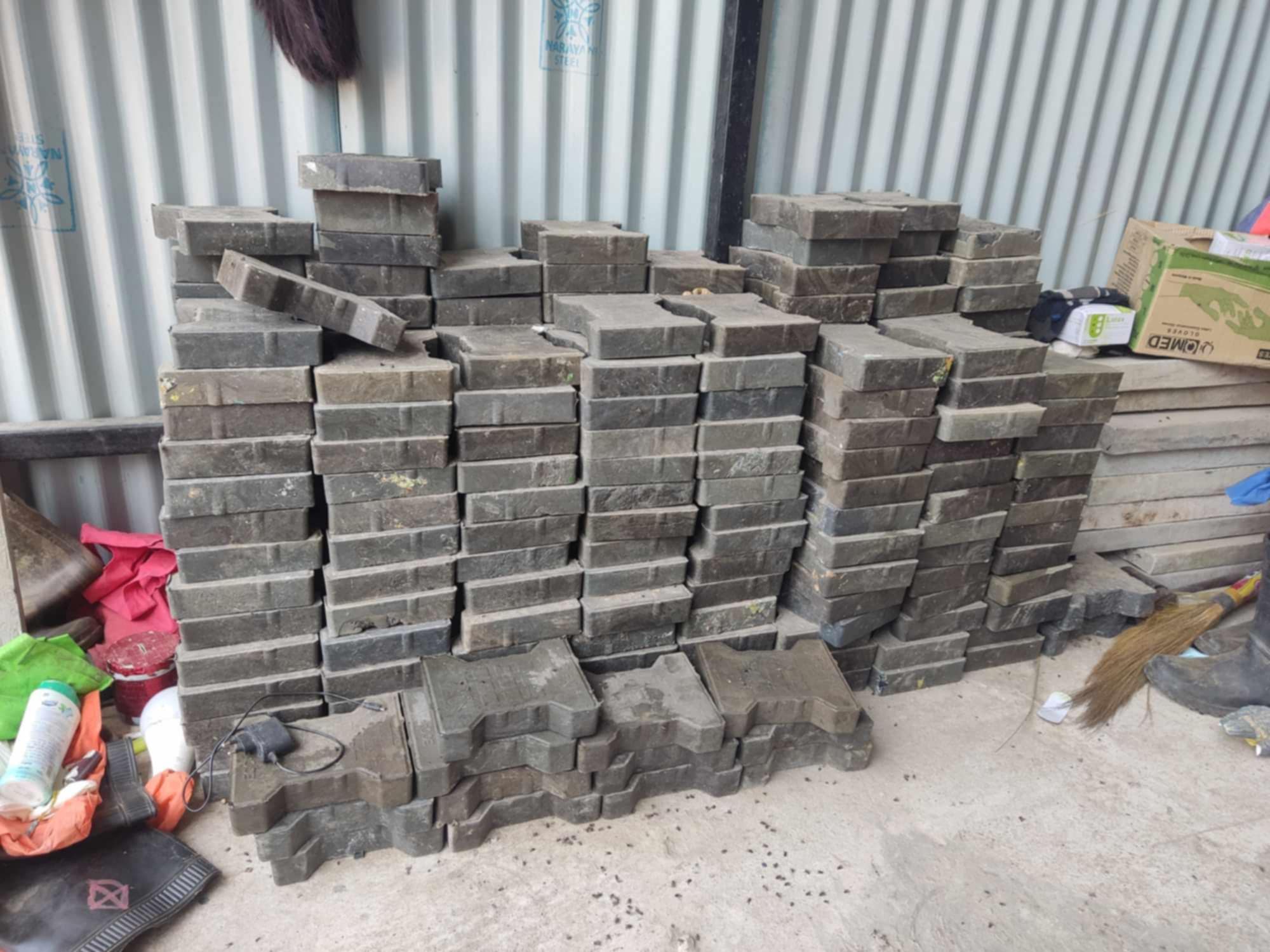 दाङमा फोहोरबाट टायल सामग्री उत्पादन