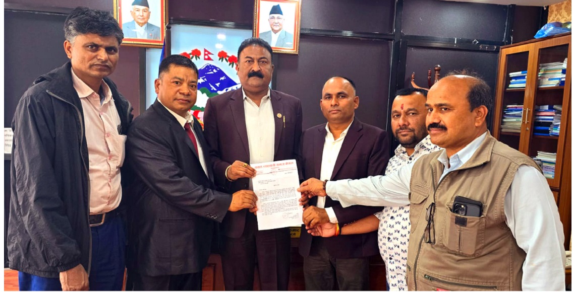 कवाड व्यवसायीले बुझाए सरकारलाई ज्ञापनपत्र