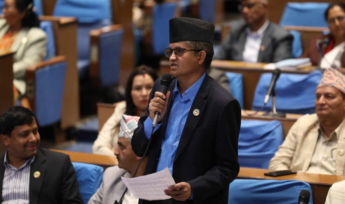 जनप्रतिनिधिको भूमिका कमजोर बनाउने प्रयास उचित होइन : सूर्य थापा