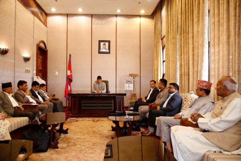 प्रचण्डको च्याम्बरमा विपक्षी दलहरूको बैठक जारी