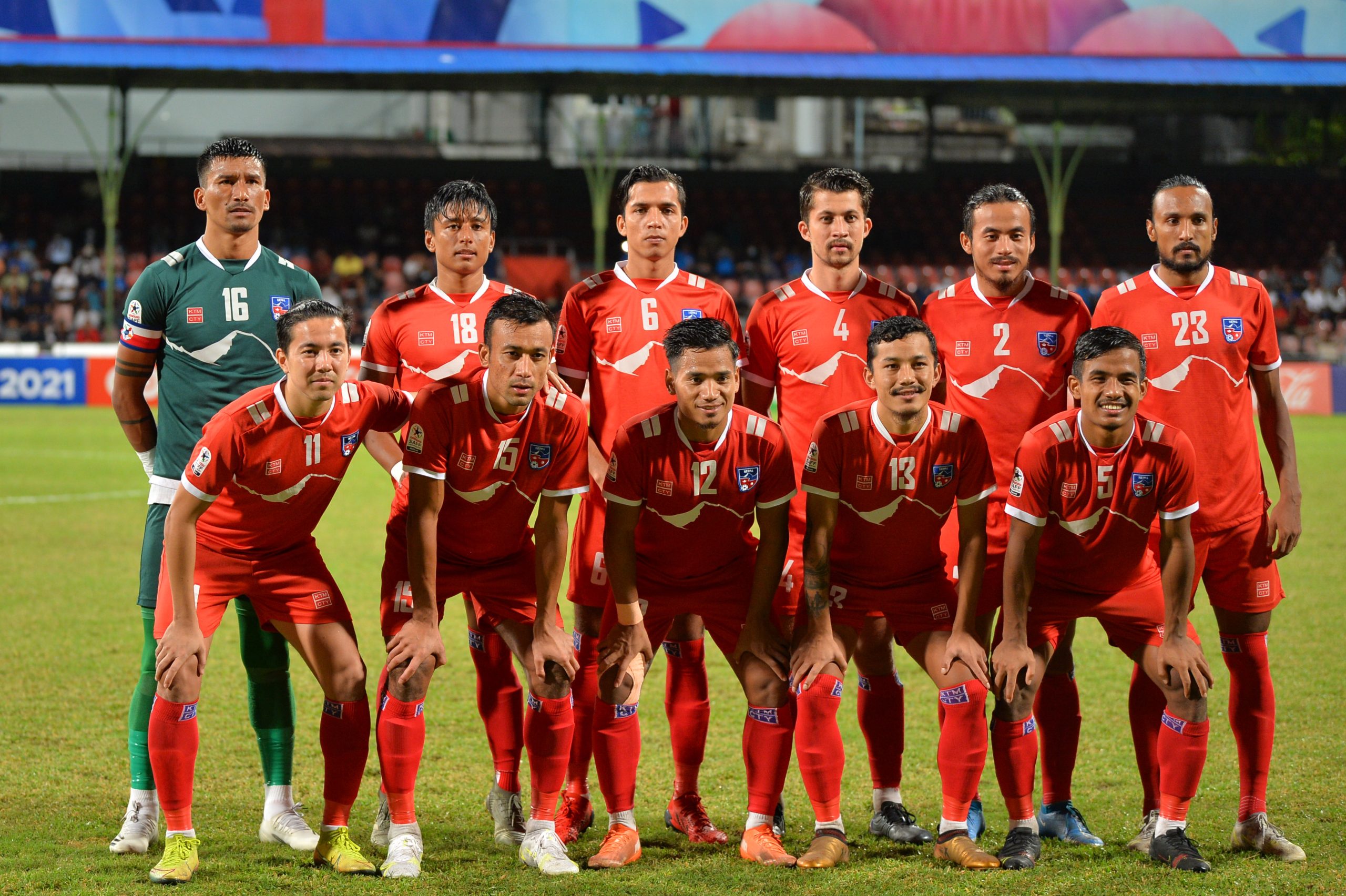 नेपाल र लाओस भिड्दै