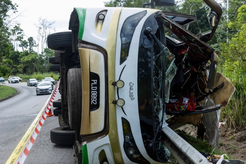 मलेसियामा बस दुर्घटना हुँदा विद्यार्थीसहित १५ जनाको मृत्यु