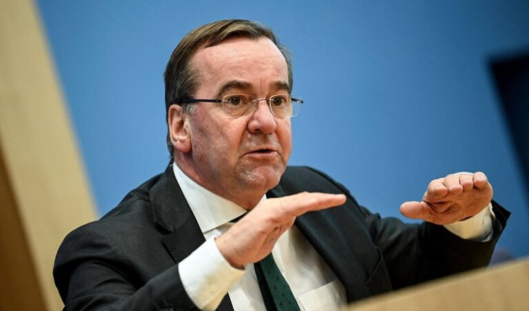 जर्मनीका रक्षामन्त्री किएभ भ्रमणमा