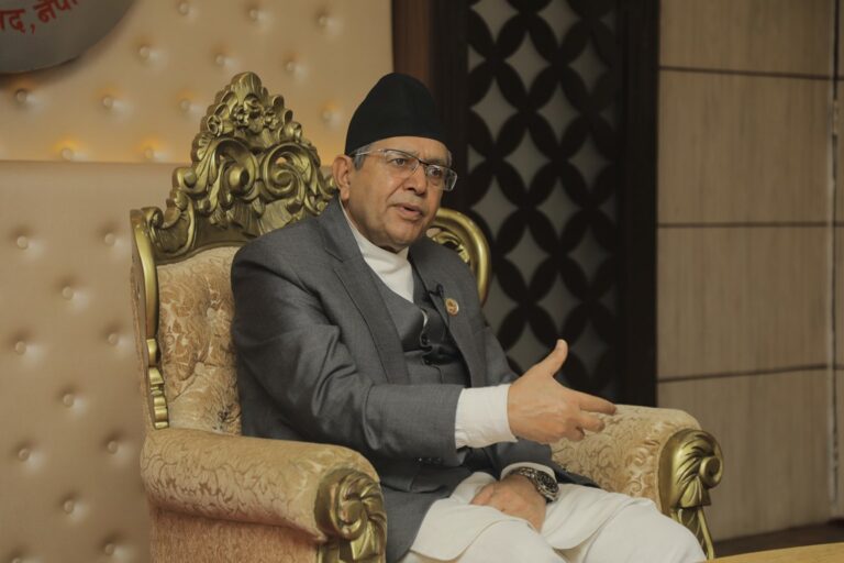 सभामुख घिमिरेले गरे गृहमन्त्री लेखकसँग छलफल