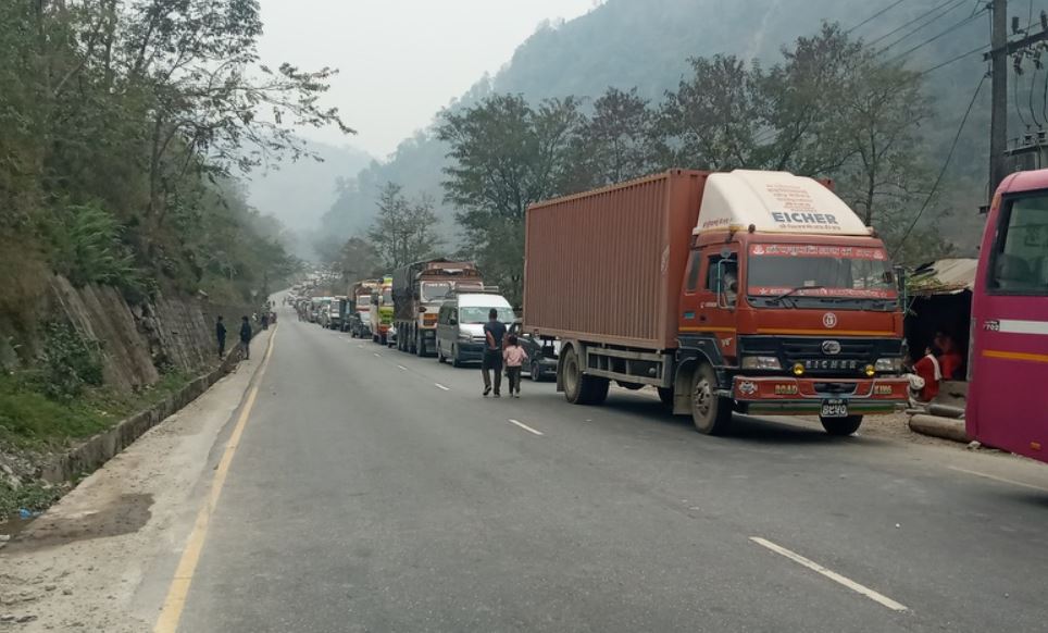 आजदेखि रातिमा मुग्लिन-मलेखु सडकखण्ड बन्द नहुने