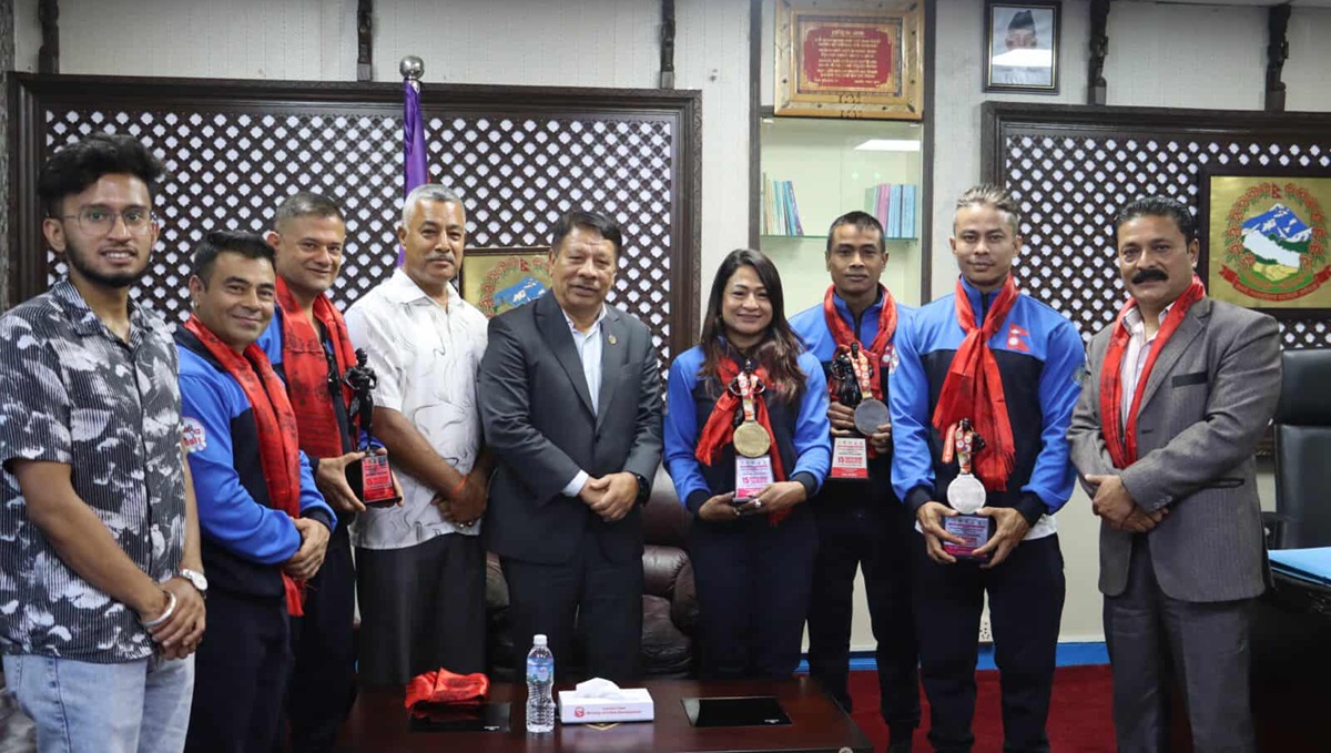 शारीरिक सुगठन प्रतियोगिताका विजेता खेलाडीलाई कार्यवाहक प्रधानमन्त्री सिंहको बधाई