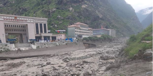 रसुवा बाढी : केरुङतर्फ थुनिएको खोला खोल्दै चिनियाँ पक्ष