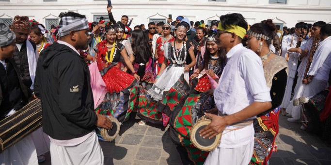 रानाथारु समुदायमा ‘सावनको डोला’
