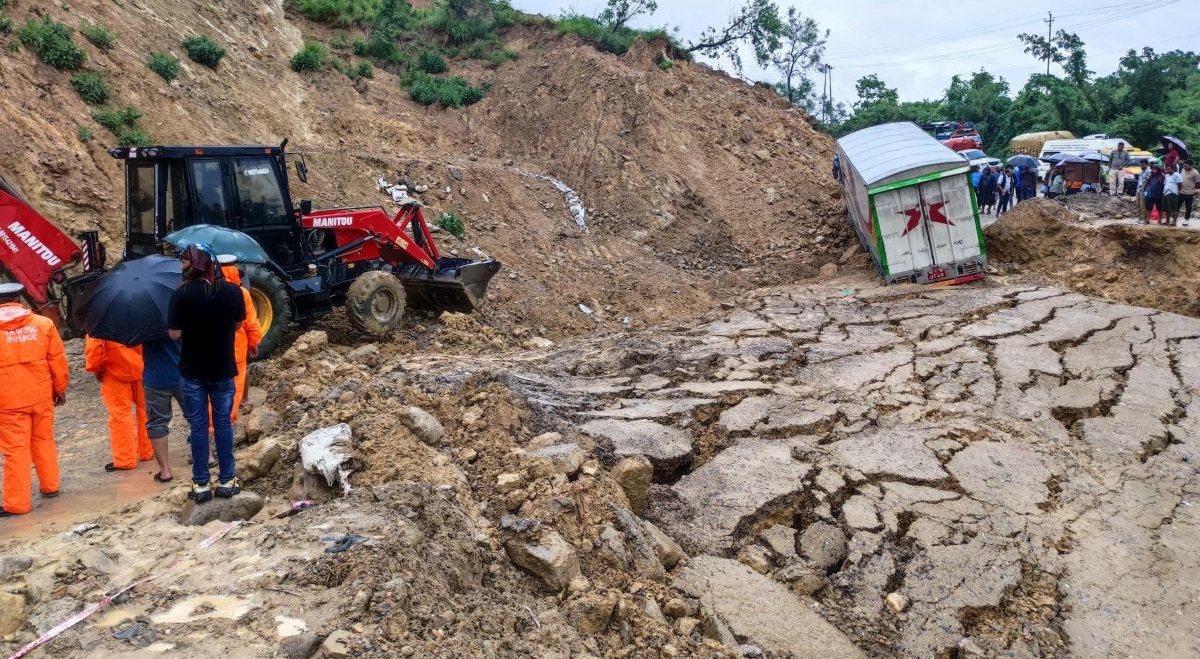 बाढीपहिरोले १० राजमार्ग पूर्ण रूपमा अवरुद्ध (सूचीसहित)