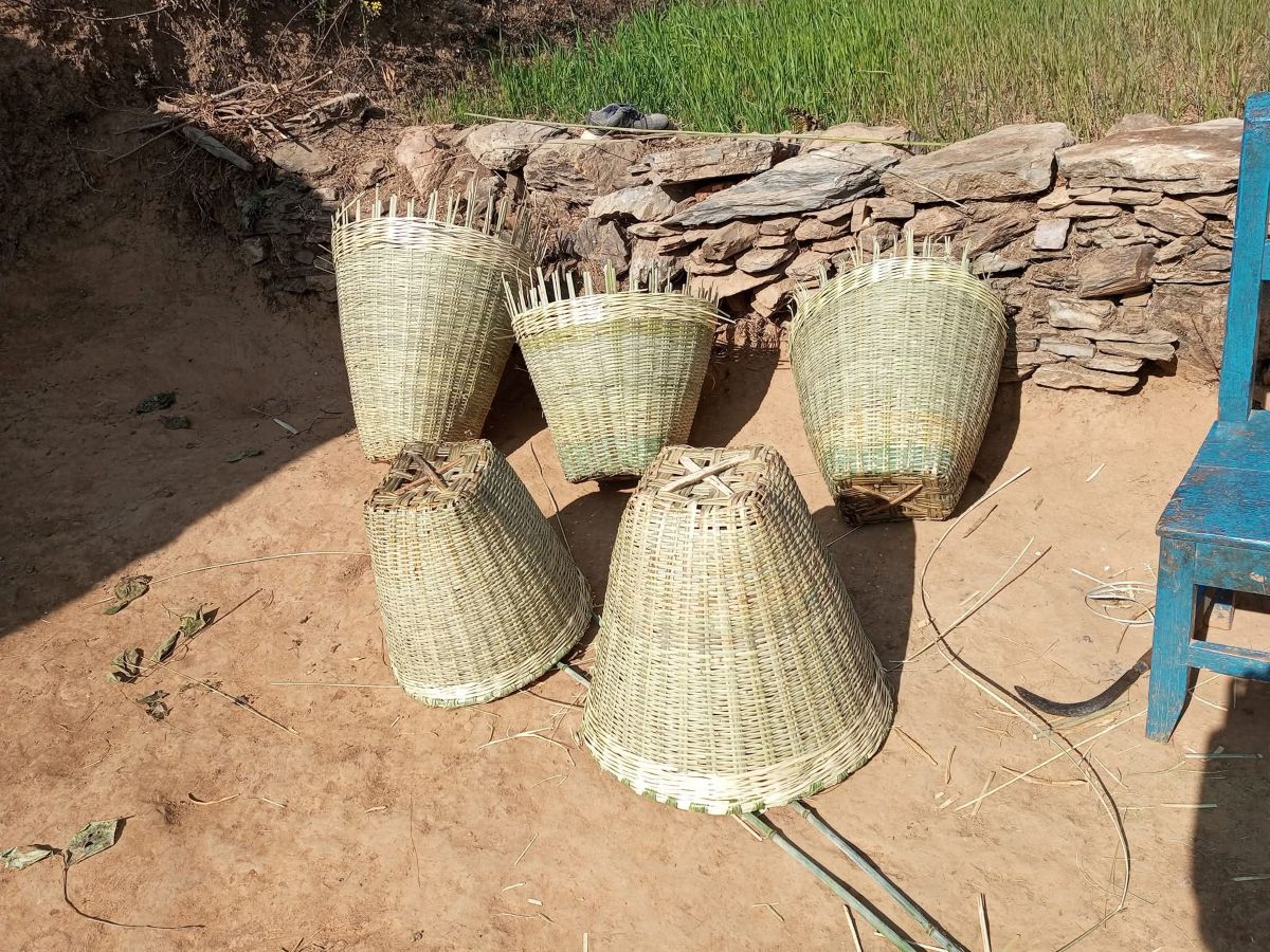 सुदूरपहाडमा पाइँदैन डोको, डालो र भकारी