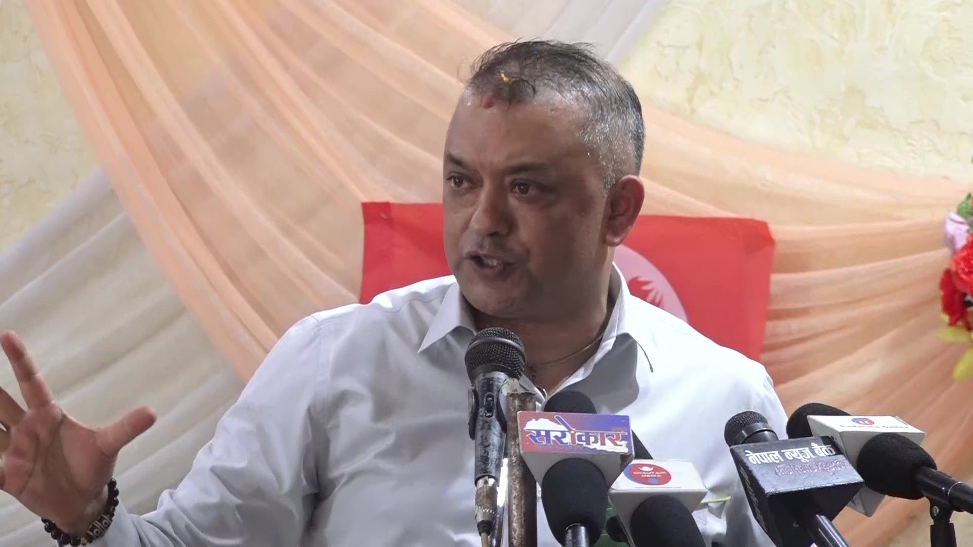 गगनले प्रधानमन्त्रीलाई भने- सरकारले दिन गनेर समय खेर फाल्ने होइन